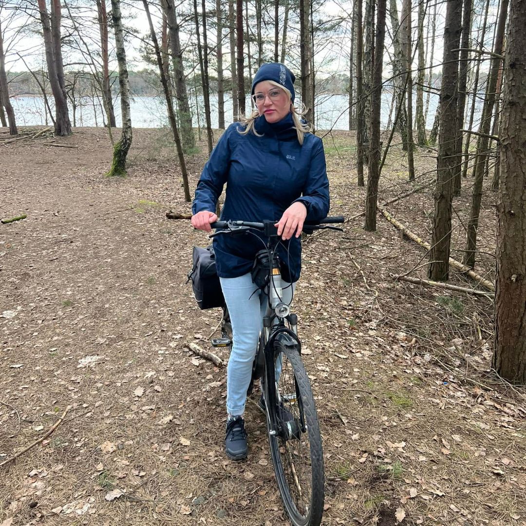 Kamilla podczas wycieczki rowerowej